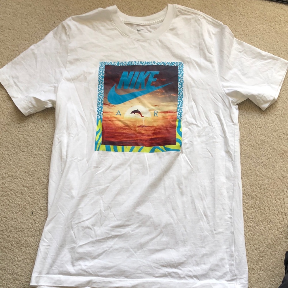 NIKE men’s T shirt top dolphin sportswear Medium